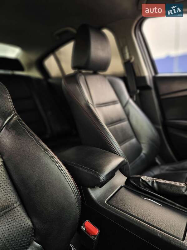 Седан Mazda 6 2014 в Ровно