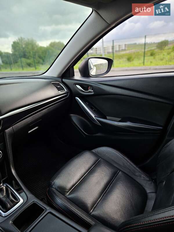 Седан Mazda 6 2014 в Ровно