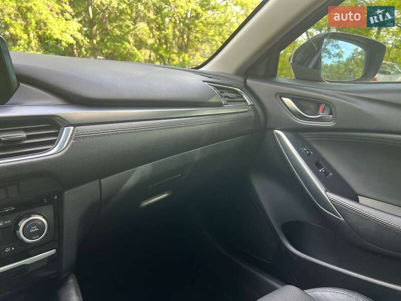 Седан Mazda 6 2017 в Днепре