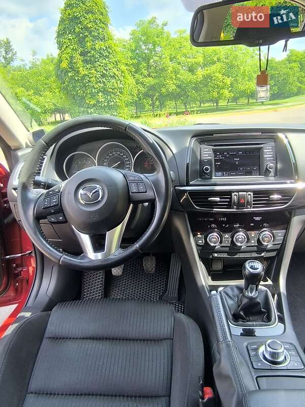 Седан Mazda 6 2014 в Южноукраинске