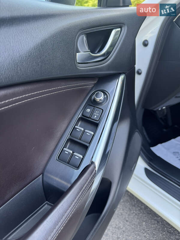Седан Mazda 6 2016 в Дубно