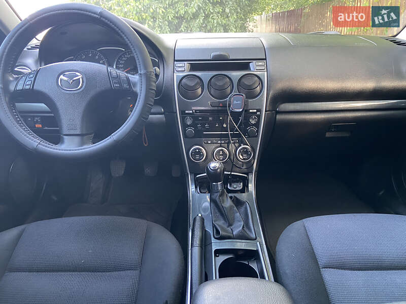 Седан Mazda 6 2006 в Гнивани