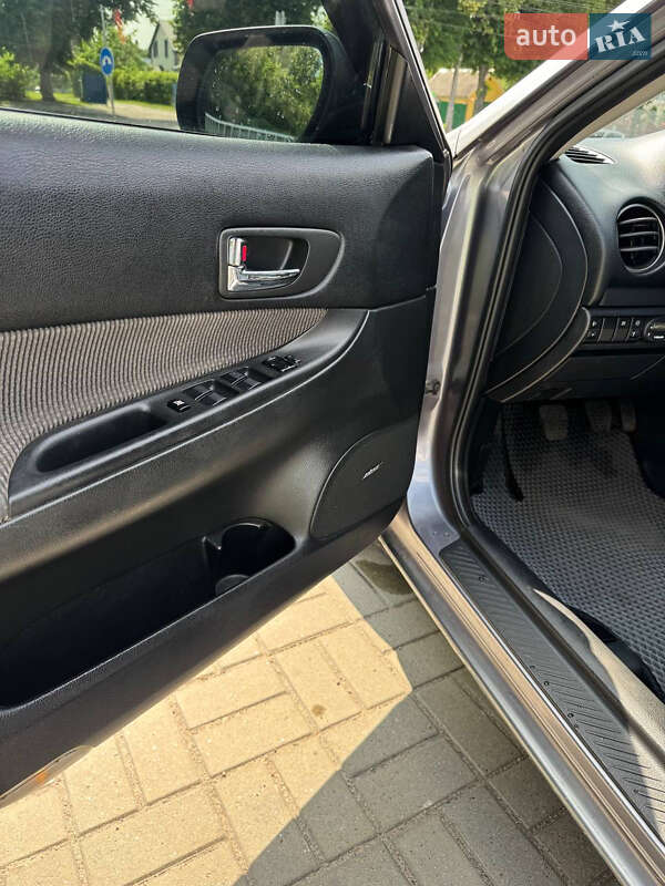 Седан Mazda 6 2004 в Житомире