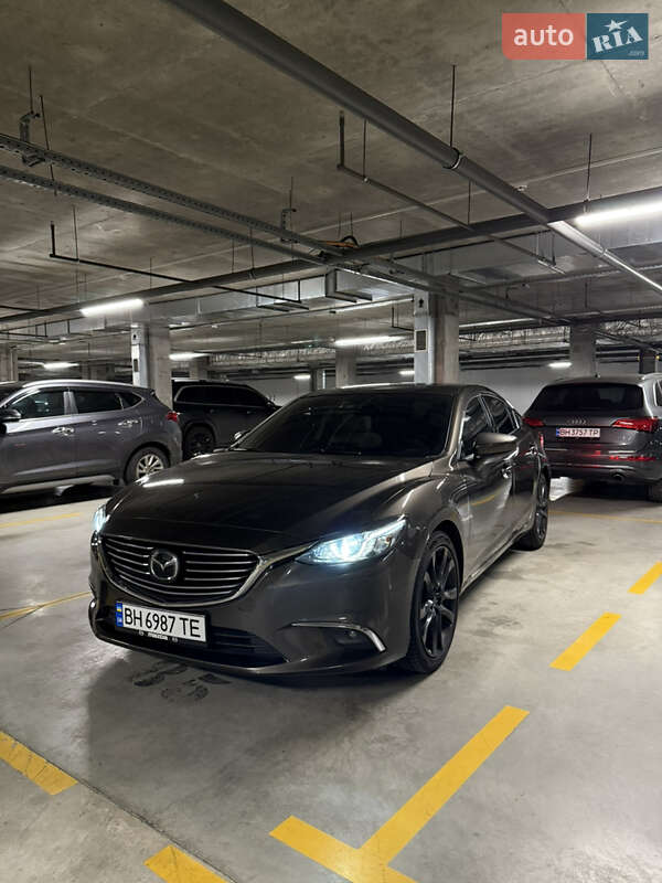 Седан Mazda 6 2015 в 