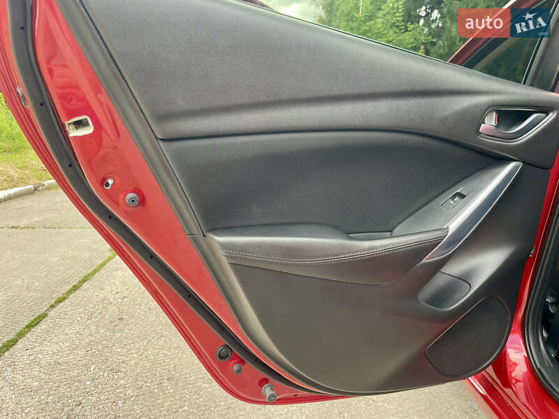 Седан Mazda 6 2012 в Остроге