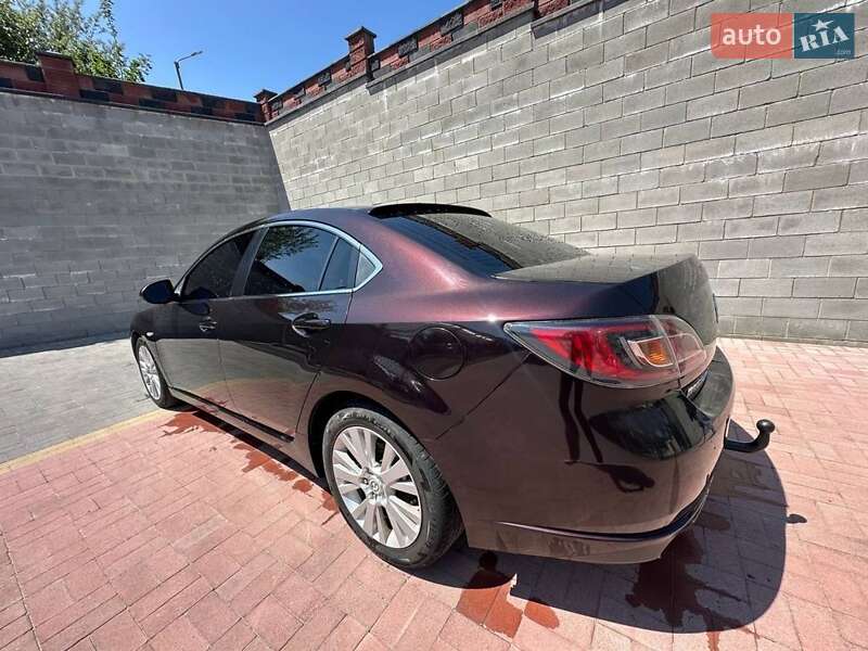 Седан Mazda 6 2008 в Остроге