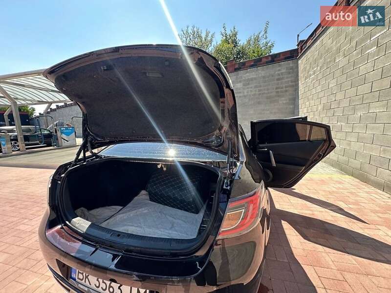 Седан Mazda 6 2008 в Остроге