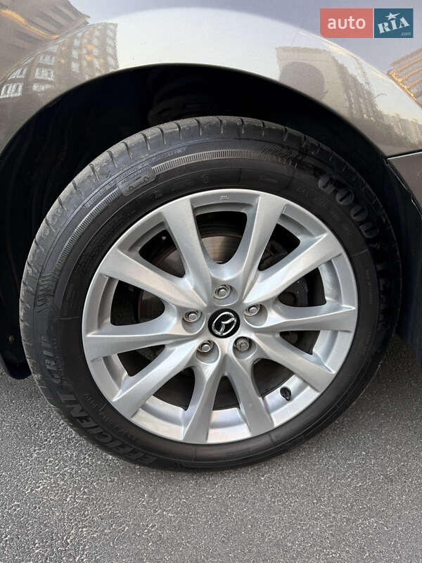 Седан Mazda 6 2015 в Чернигове