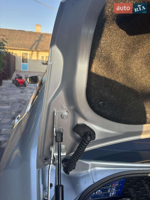 Седан Mazda 6 2009 в Ровно