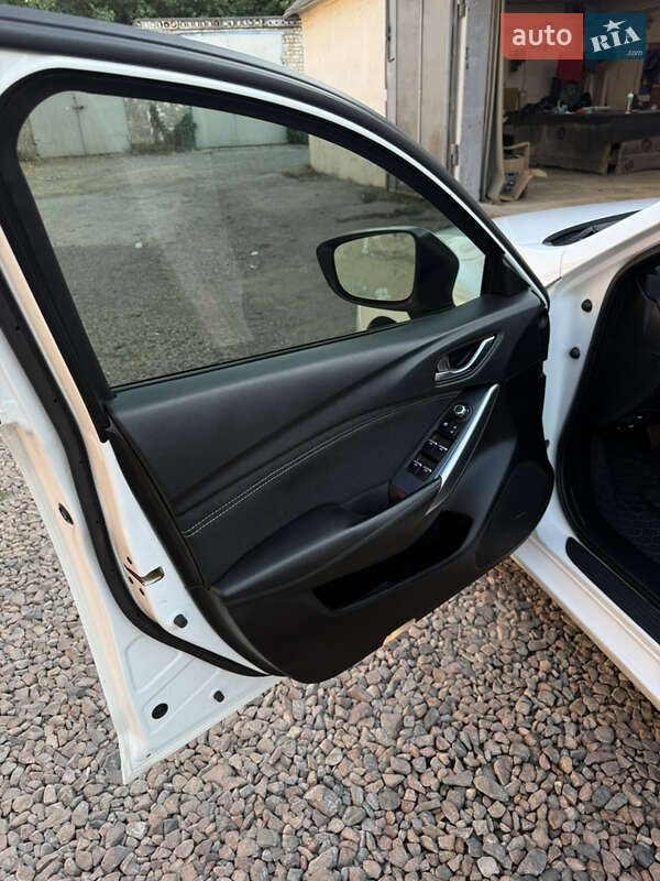 Седан Mazda 6 2015 в Кривом Роге