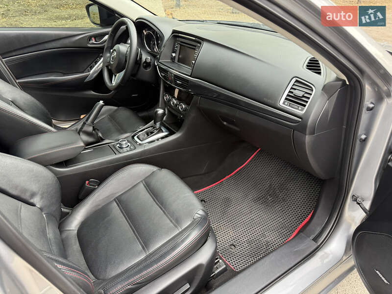 Седан Mazda 6 2014 в Черновцах