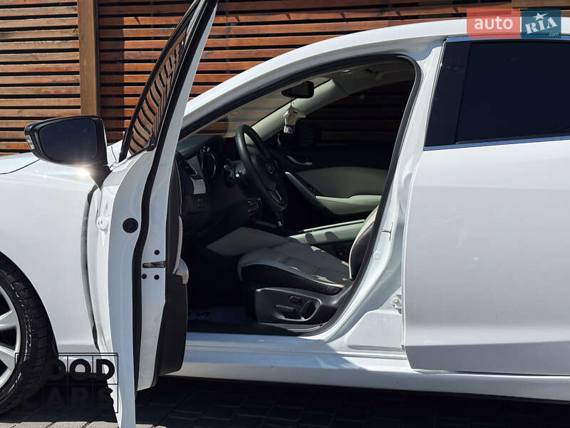 Седан Mazda 6 2015 в Одессе