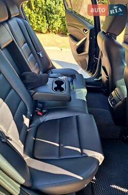 Седан Mazda 6 2013 в 