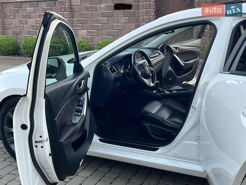Седан Mazda 6 2015 в Ровно