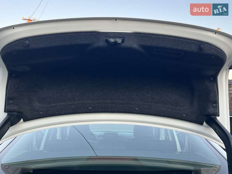 Седан Mazda 6 2015 в Ровно