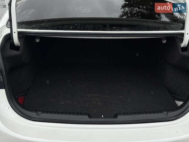 Седан Mazda 6 2014 в Тернополе