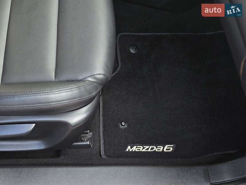Седан Mazda 6 2017 в Черновцах