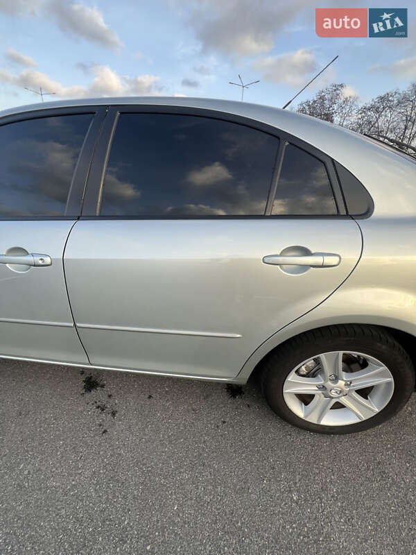 Лифтбек Mazda 6 2005 в Днепре