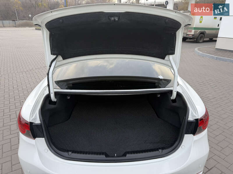 Седан Mazda 6 2013 в Каменском