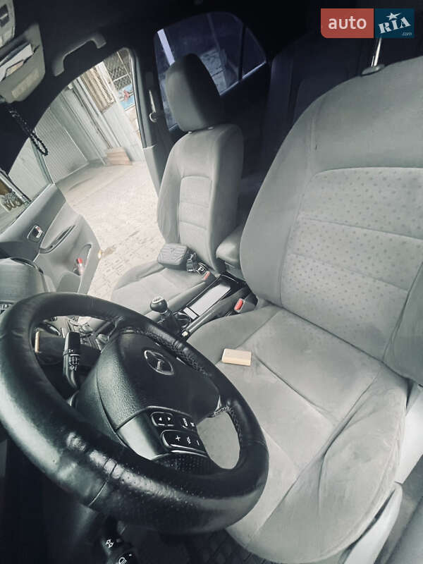 Седан Mazda 6 2005 в Староконстантинове