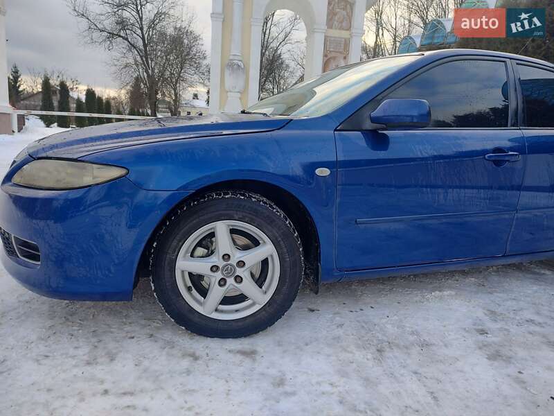 Седан Mazda 6 2005 в Остроге