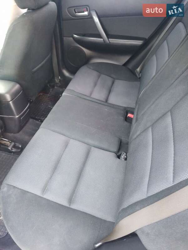 Седан Mazda 6 2005 в Остроге