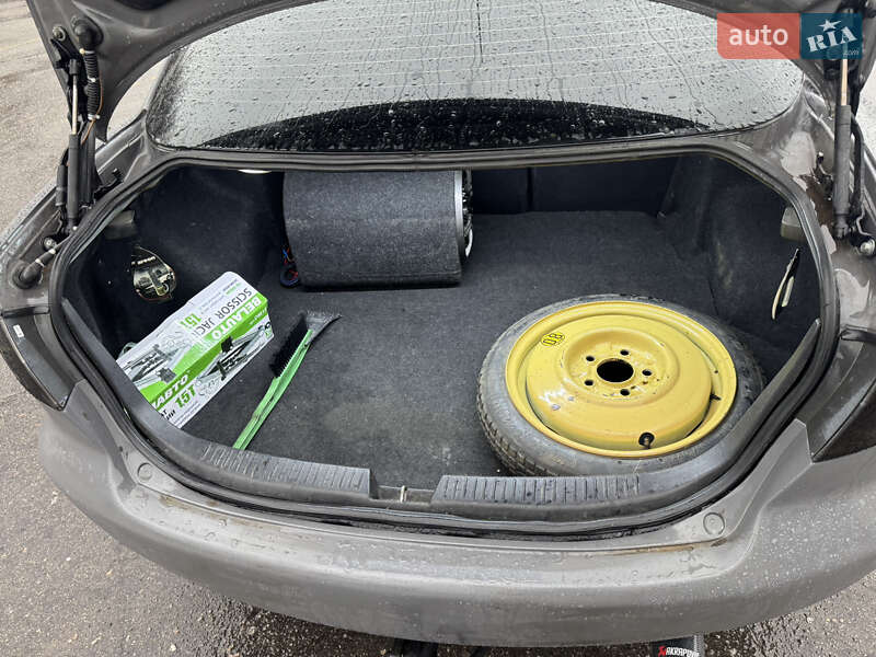 Седан Mazda 6 2002 в Запоріжжі