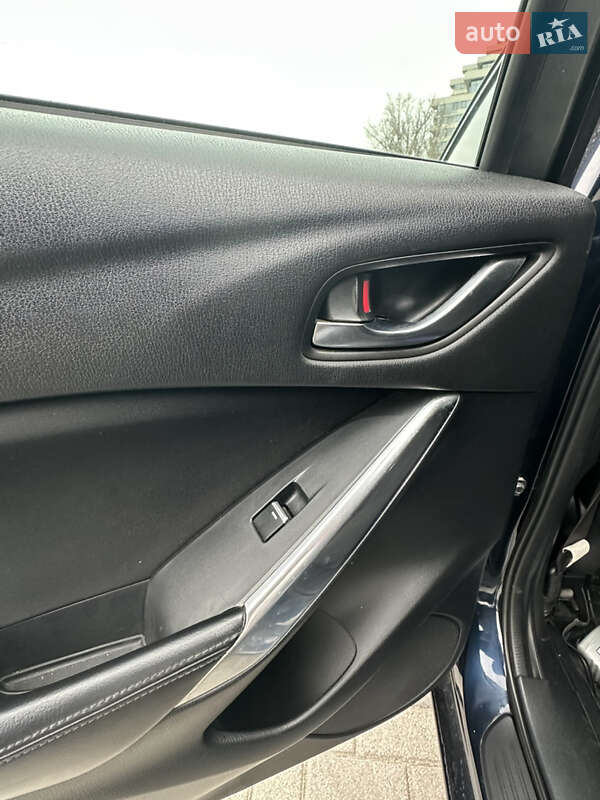 Седан Mazda 6 2016 в Днепре