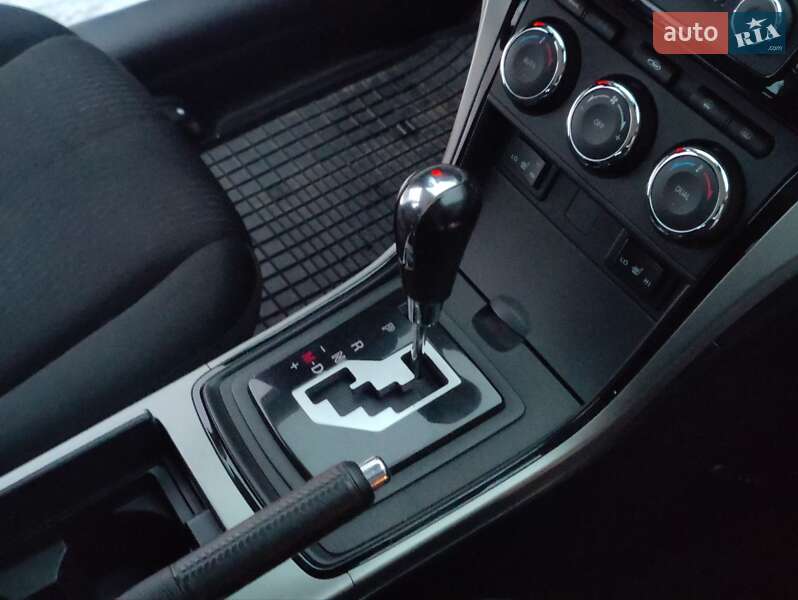 Универсал Mazda 6 2010 в Луцке