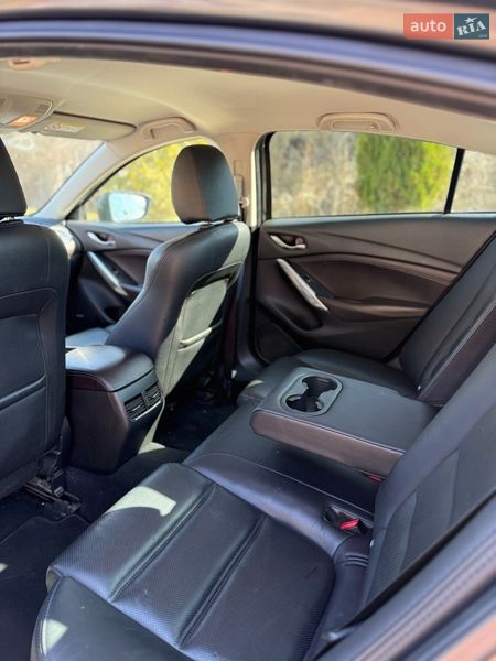 Седан Mazda 6 2016 в Ужгороді