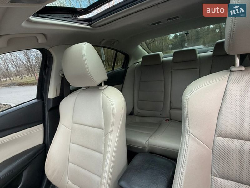 Седан Mazda 6 2016 в Днепре