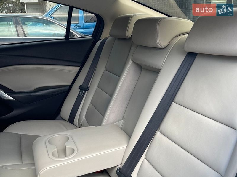 Седан Mazda 6 2013 в Черновцах