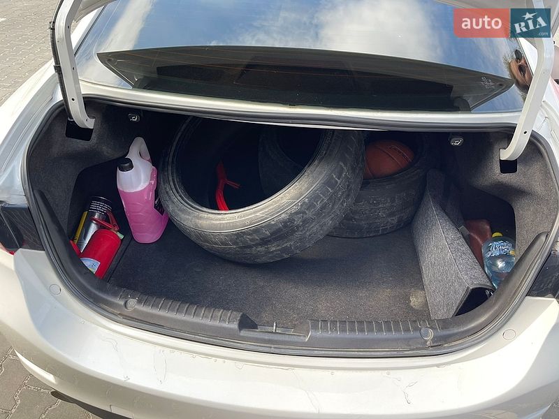 Седан Mazda 6 2013 в Черновцах