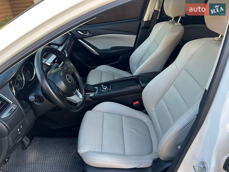 Седан Mazda 6 2015 в Львові