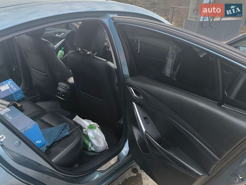 Седан Mazda 6 2013 в Старої Жадовой