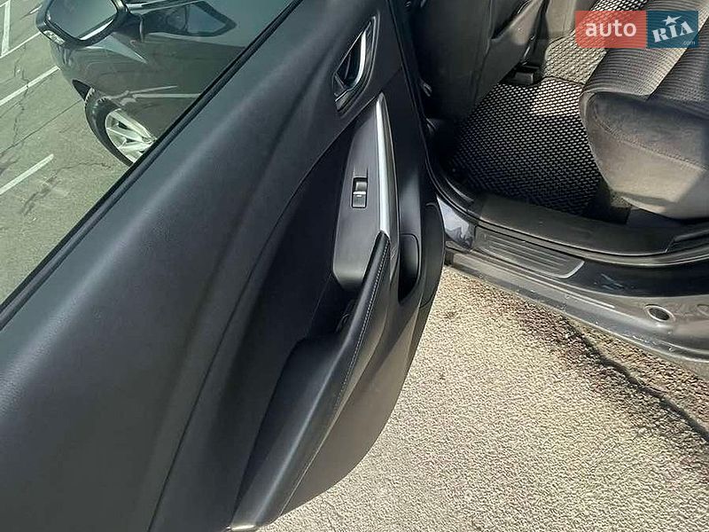 Седан Mazda 6 2015 в Львове