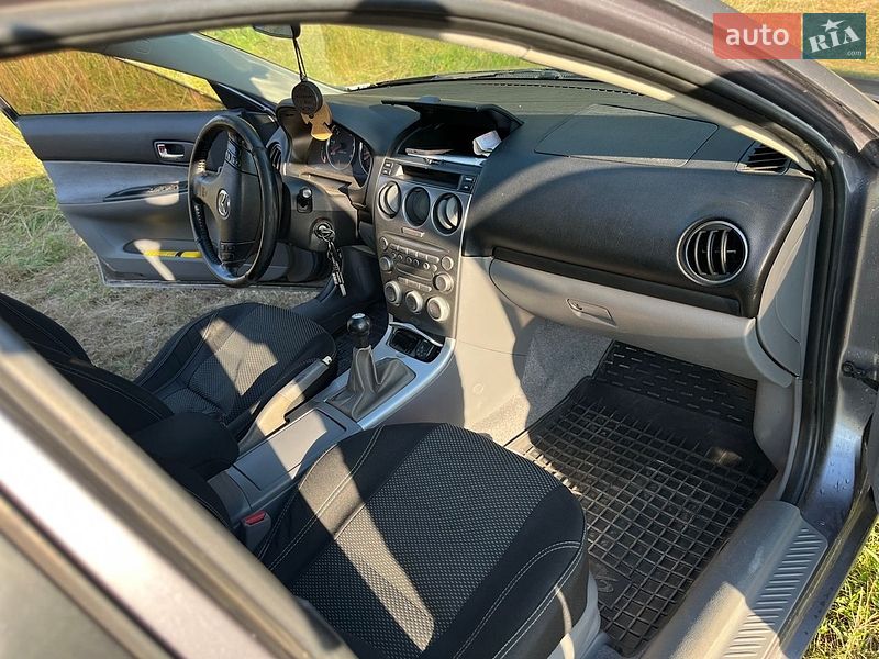 Седан Mazda 6 2004 в Остроге