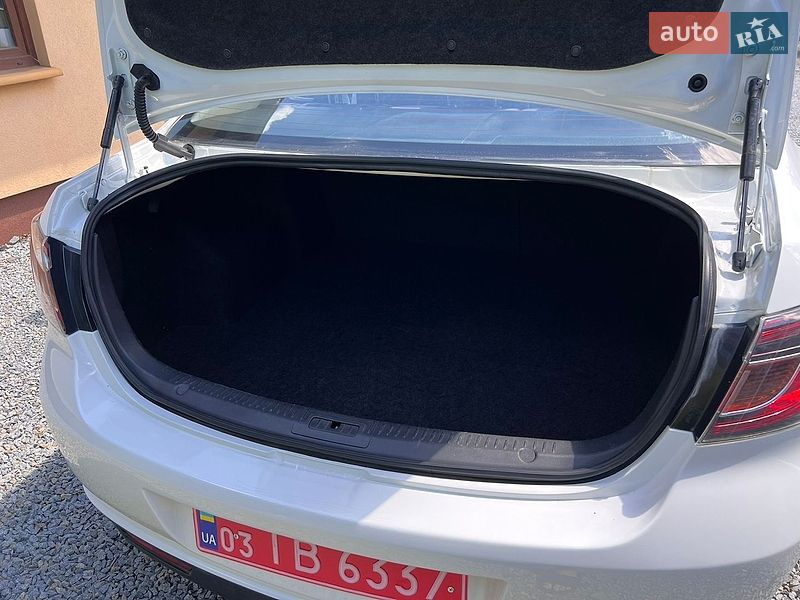 Седан Mazda 6 2008 в Ровно