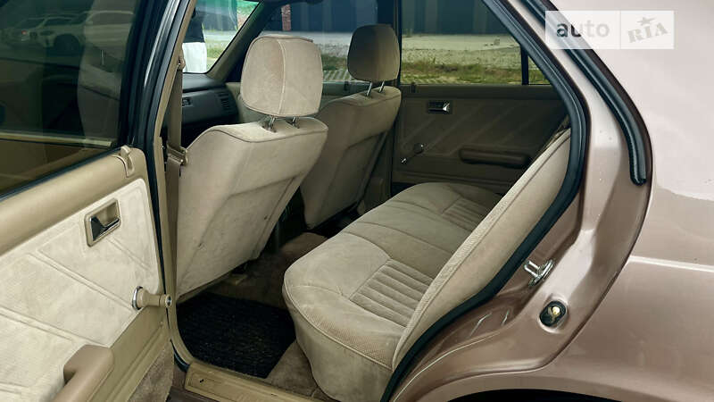 Седан Mazda 929 1987 в Хмельницком