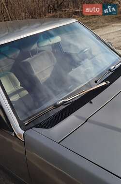 Седан Mazda 929 1988 в 