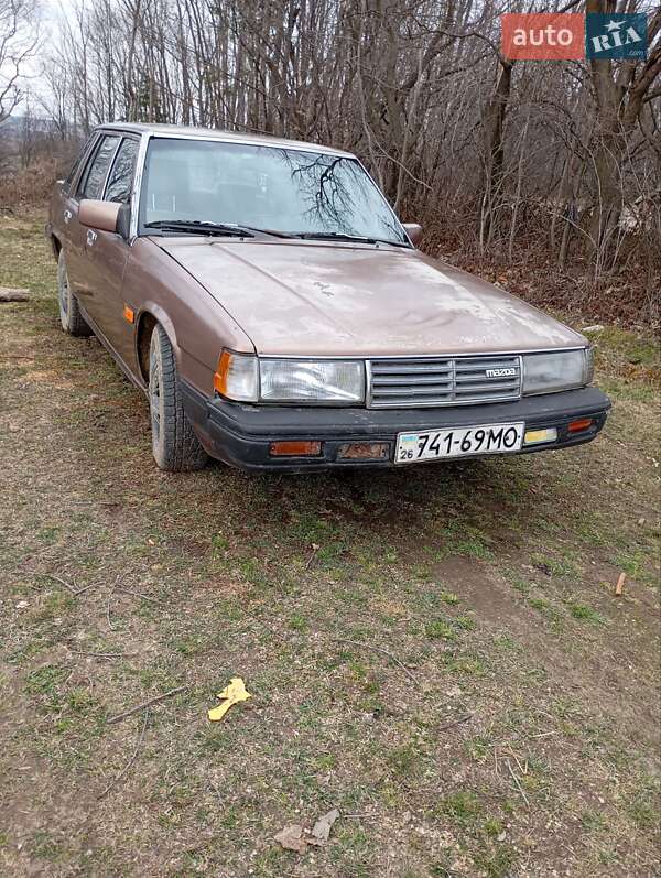 Седан Mazda 929 1987 в Старой Жадовой