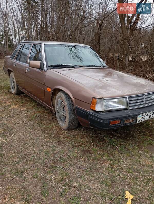 Седан Mazda 929 1987 в Старой Жадовой