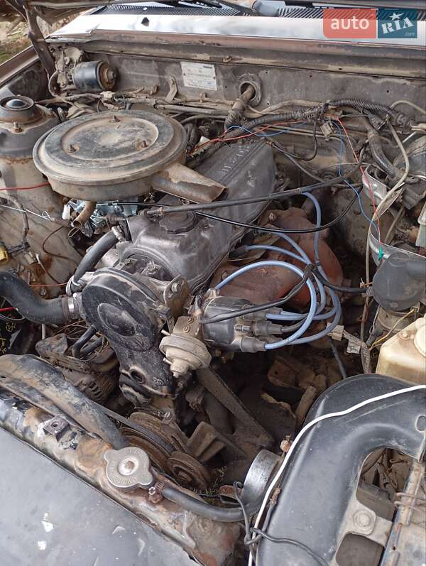 Седан Mazda 929 1987 в Старой Жадовой