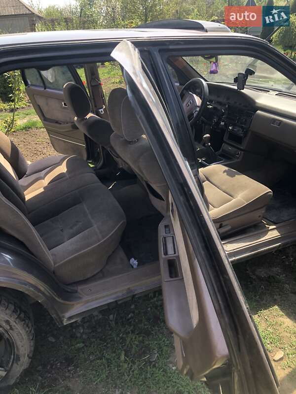 Седан Mazda 929 1990 в Турбовом