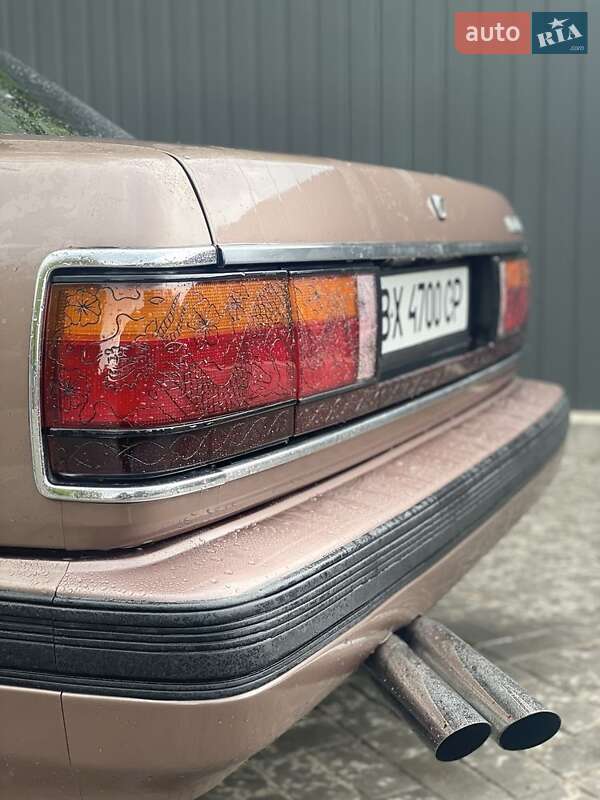 Седан Mazda 929 1987 в Хмельницком