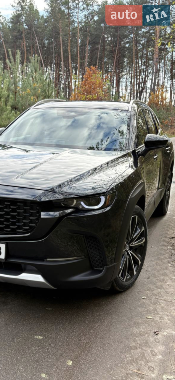 Mazda cx50 2.5 turbo
Комплектація Premium
Максимальна / без камер 360 /
Повний привід
Без ключовий доступ
Адаптивні фари
Електричний привід багажника
Панорамний дах з люком
Колеса r20
Підігрів та вентиляція передніх сидінь. Памʼять сидінь. Підігрів руля
Проекція на лобове скло
Сліпі зони. R камера
Утримання у смузі та багато іншого
Оригінальні рейлінги на дах
Комплект нових зимових шин Goodyear ultragrip performance 245/50/20
Незначні пошкодження навісних елементів професійно відновлені. Дуже гарний стан