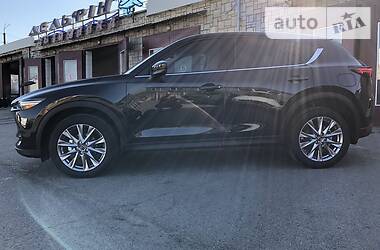 Позашляховик / Кросовер Mazda CX-5 2018 в 