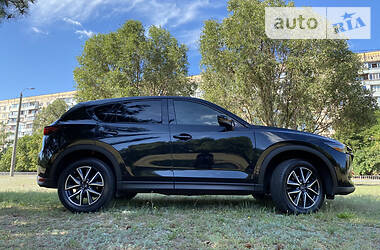 Позашляховик / Кросовер Mazda CX-5 2017 в 