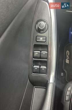 Позашляховик / Кросовер Mazda CX-5 2015 в 