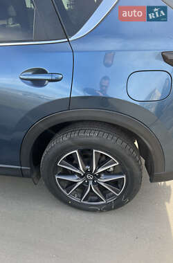 Позашляховик / Кросовер Mazda CX-5 2018 в 